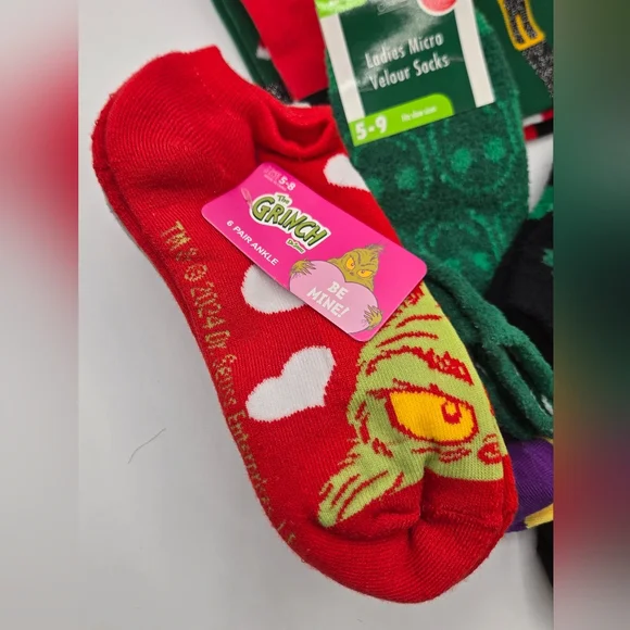 HOLIDAY SOCKS NWT Lot 8 Pks Total Christmas Halloween St. Patrick V-day Sz 9 - Picture 2 of 11